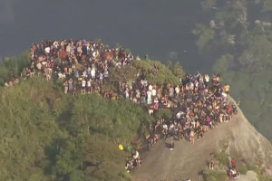 Opera&ccedil;&atilde;o policial deixa visitantes "ilhados" em cart&atilde;o-postal do Rio
