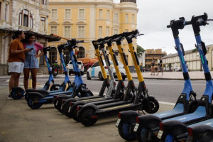 "Vai acontecer uma morte", diz vereador ao pedir suspens&atilde;o de patinetes no Recife