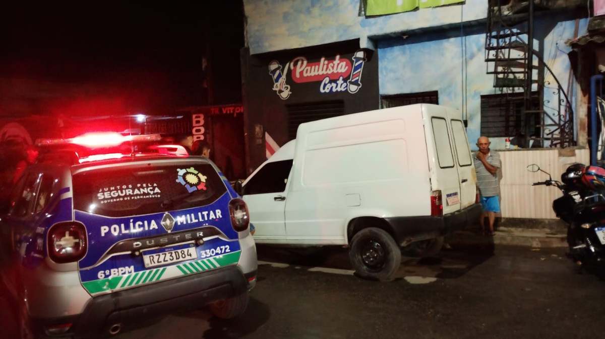 Jovem é executado a tiros dentro de borracharia em Jaboatão dos Guararapes, no Grande Recife
/Foto:Cortesia/DP