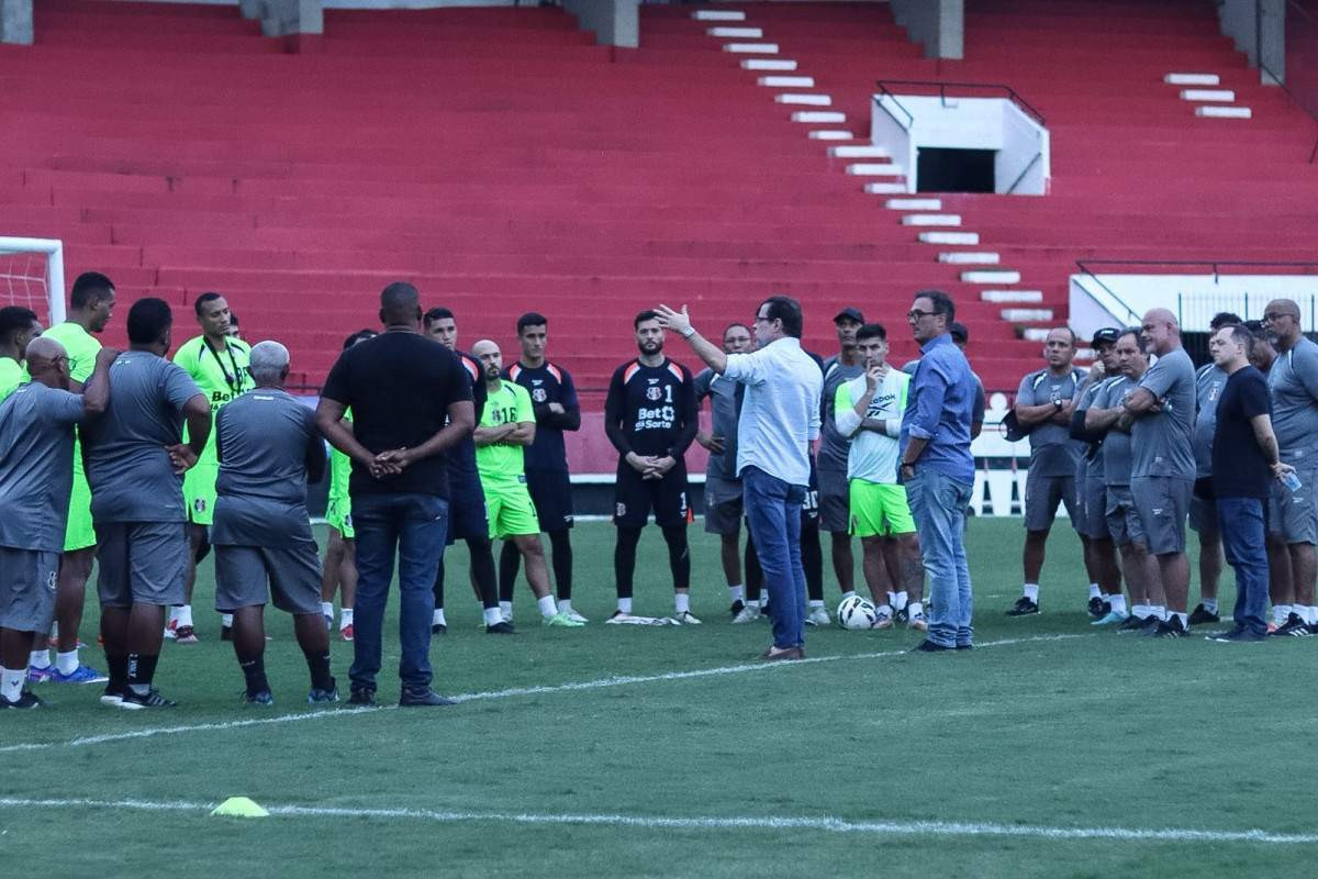 Jogadores, diretoria e comissão técnica do Santa Cruz/Evelyn Victoria / Santa Cruz