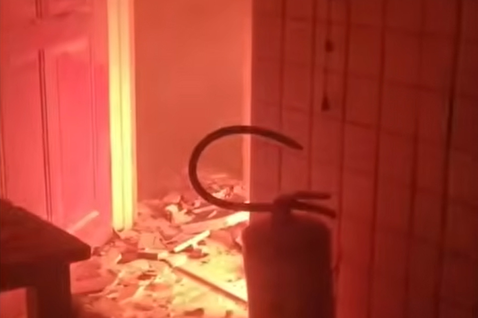 Fogo tomou conta de apartamento em Casa Forte matando duas pessoas/REPRODUÇÃO/IMAGEM TV GUARARAPES