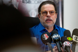 Presidente do Santa Cruz acredita em 'acordo amig&aacute;vel' com grupo de investidores. 