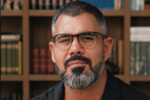 Ator Juliano Cazarre?