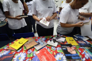 Oficina de Poesia na Penitenciaria Talavera Bruce, no Rio de Janeiro. 