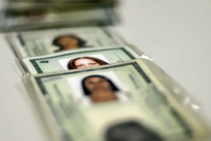 Pessoas trans no Brasil t&ecirc;m direito a alterar nome e g&ecirc;nero no RG e certid&otilde;es diretamente no cart&oacute;rio