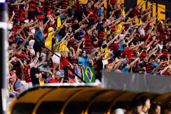 Torcida do Sport na Ilha do Retiro