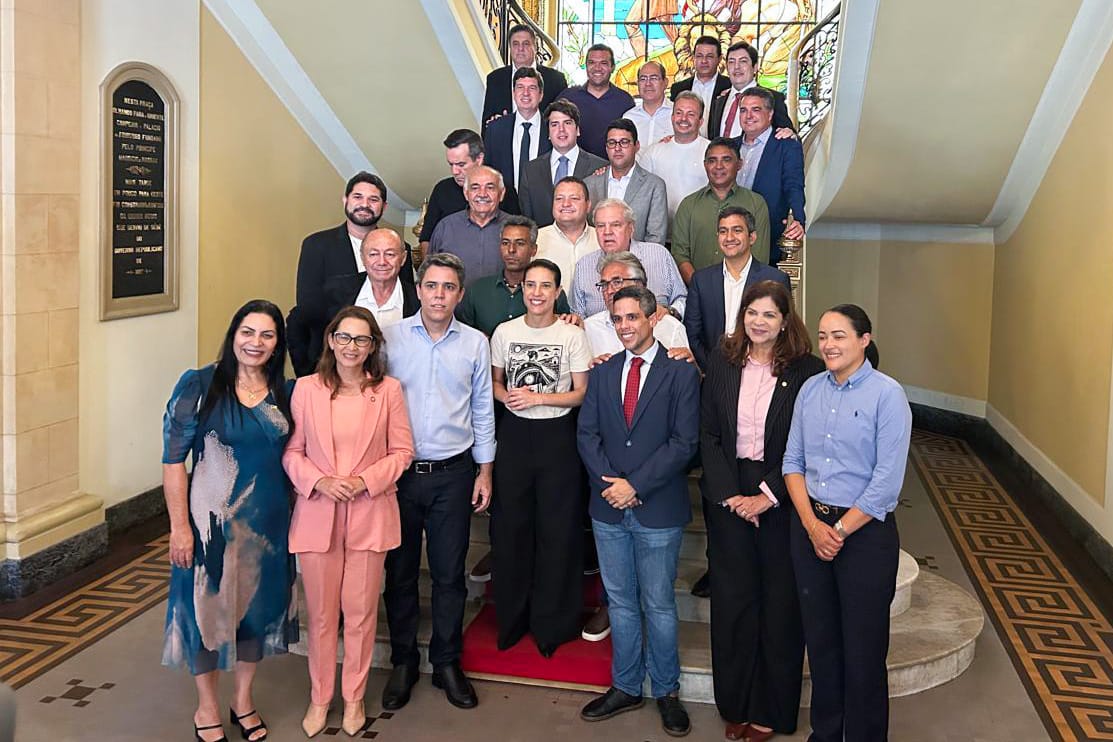 Raquel Lyra recebeu grupo de prefeitos e deputados no Palácio/Blog Dantas Barreto