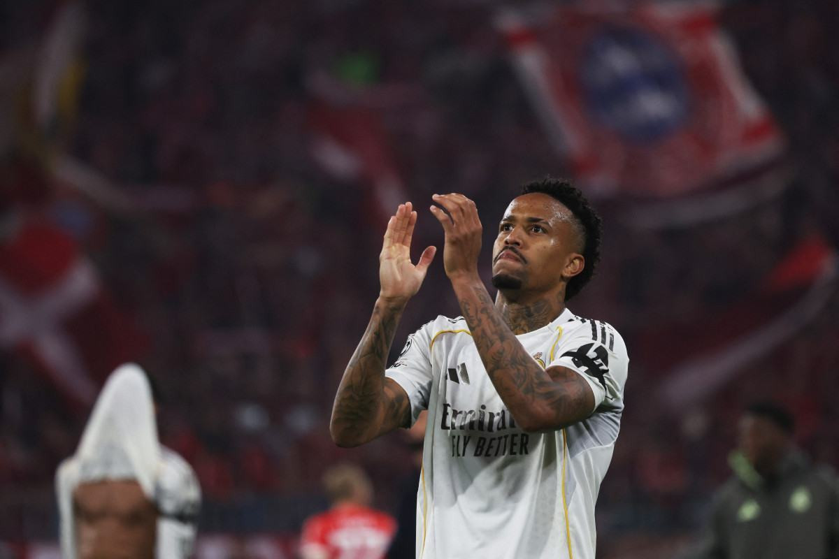 Militão sofre lesão e preocupa Ancelotti para a Copa do Mundo. /Foto: KARL-JOSEF HILDENBRAND / AFP