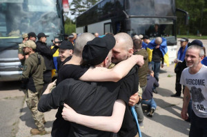 Prisioneiros ucranianos reencontrando suas fam&iacute;lias