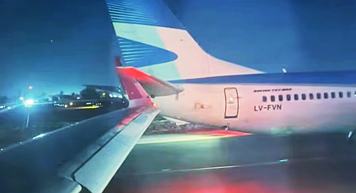 Colisão ocorreu na noite de quarta-feira (22)/Reprodução/Redes sociais