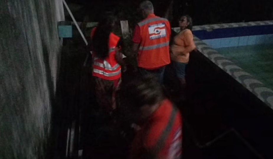 Desabamento de muro deixou dois feridos em Camaragibe

/Reprodução de vídeo/Redes sociais 