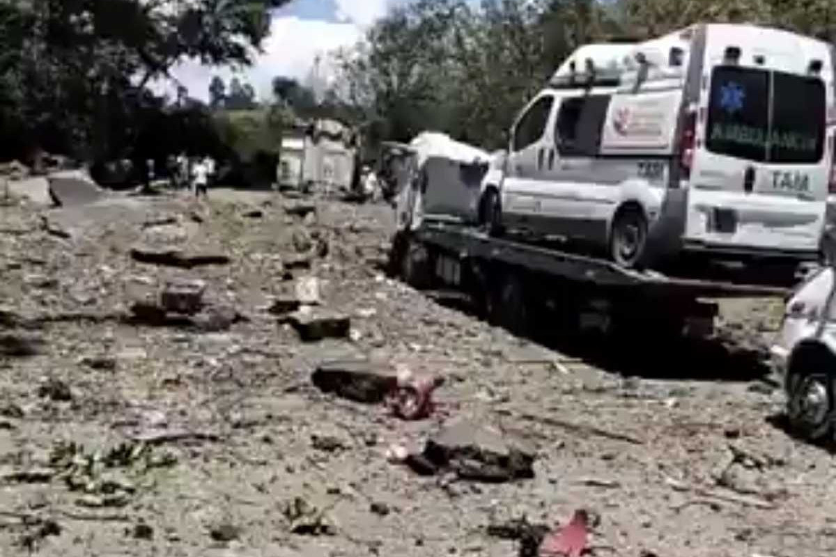 Explosão foi registrada em uma estrada do departamento de Cauca e atingiu diversos veículos/Reprodução/Redes Sociais