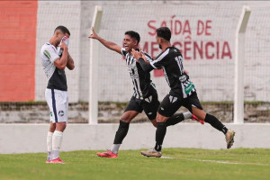 Jogadores do Central em comemora&ccedil;&atilde;o de gol pela S&eacute;rie D