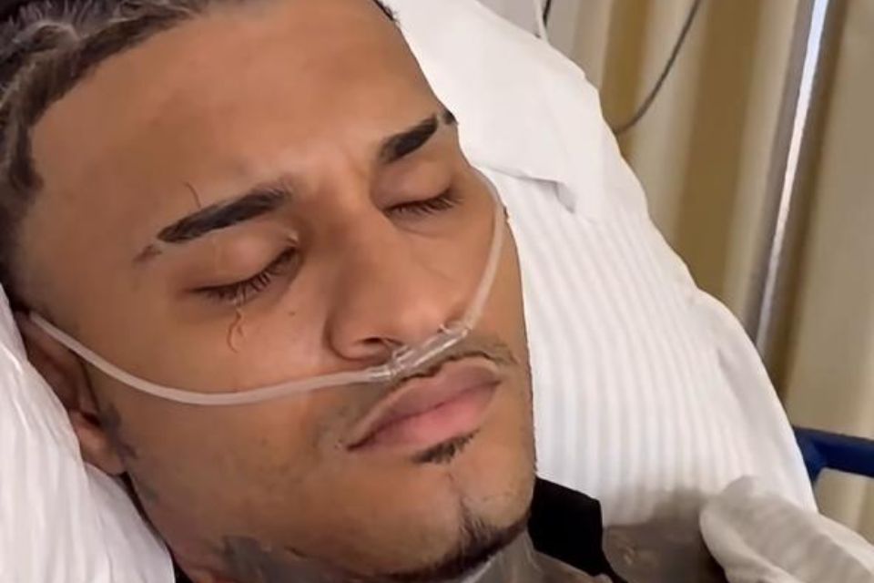 Cantor de 24 anos segue se recuperando após ser baleado no ombro/Foto: Reprodução/Redes Sociais