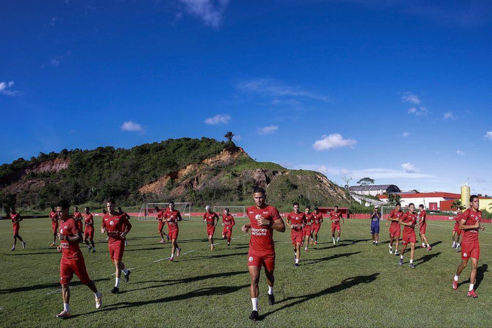 Elenco do Náutico no CT/Rafael Vieira / CNC
