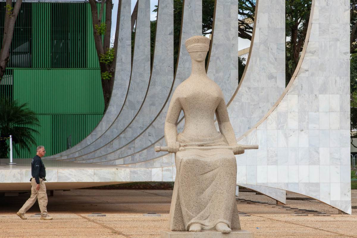 No dia 25 de março, Supremo decidiu que as indenizações adicionais, gratificações e auxílios deverão ser limitados a 35% do valor do salário dos ministros do STF/Fabio Rodrigues-Pozzebom/Agência Brasil