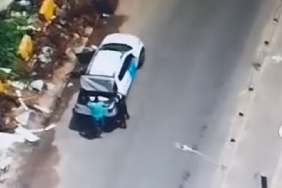 Motorista flagrado despejando entulho na beira de canal
/REPRODUÇÃO/VÍDEO