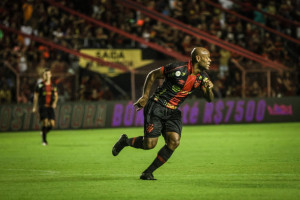 Vagner Love em a&ccedil;&atilde;o pelo Sport