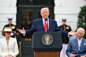 Trump afirma que Ir&atilde; est&aacute; em "estado de colapso" e pede a reabertura do Estreito de Ormuz