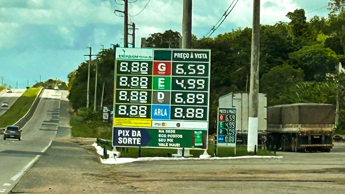 Posto na BR-232 oferece preço 1 real mais barato que no Recife/Pedro Ivo Bernardes/DP