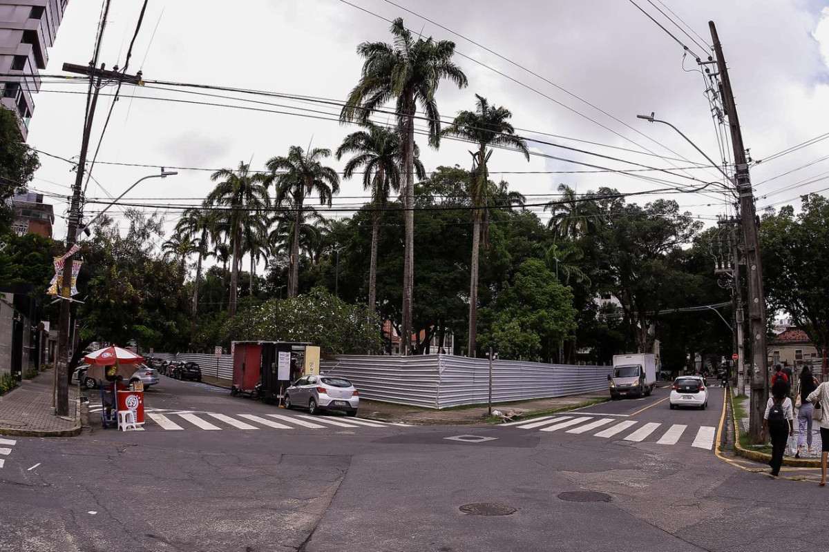 Fechamento de praça com tapume expõe drama de pessoas em situação de rua no Recife: 