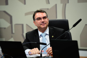 O senador e pr&eacute;-candidato &agrave; Presid&ecirc;ncia da Rep&uacute;blica Fl&aacute;vio Bolsonaro (PL-RS) se pronunciou ap&oacute;s decis&atilde;o sobre vaga no STF