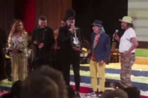 Daniela Mercury acusa Edson Gomes de viol&ecirc;ncia contra a esposa em premia&ccedil;&atilde;o e cantor rebate