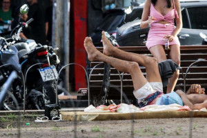 Pessoas em situa&ccedil;&atilde;o de rua na Pra&ccedil;a Maciel Pinheiro