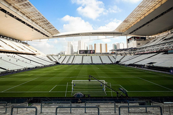 Corinthians tem dívida maior do que Palmeiras e São Paulo juntos e menor receita entre rivais