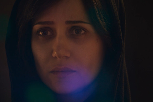 Atuação de Parinaz Izadyar é o grande destaque do filme (Retrato Filmes/Divulgação)