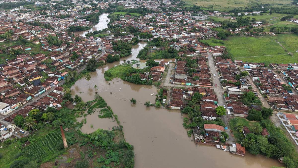 Cidade foi fortemente atingida pelas chuvas entre esta terça (28) e quarta (29)/Foto: Prefeitura de Timbaúba/Divulgação