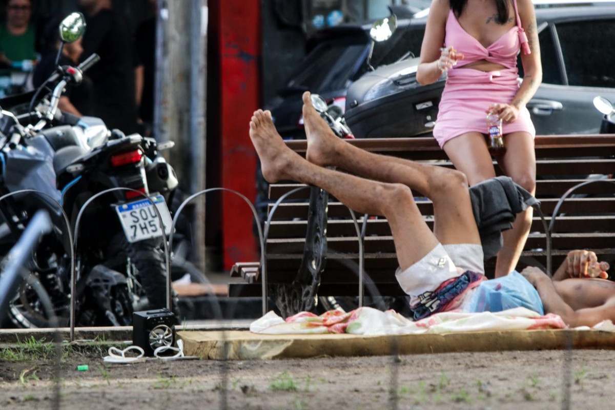 Pessoas em situação de rua na Praça Maciel Pinheiro/Foto: Marina Torres/DP Foto