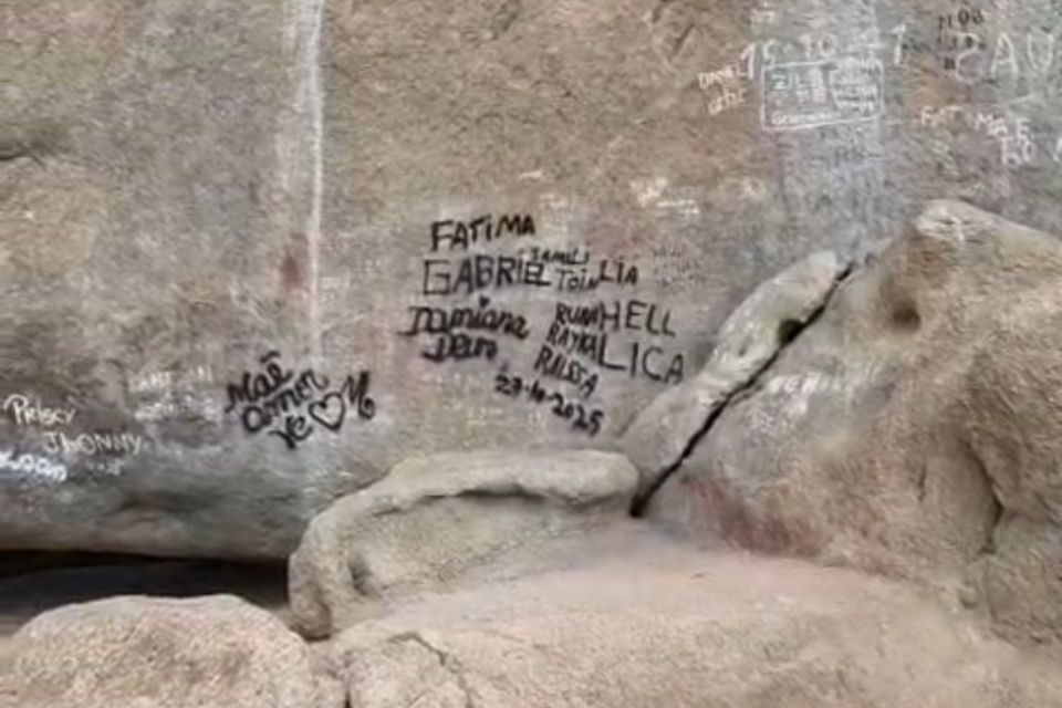 Pichações sobre pinturas rupestres no Parque da Pedra Furada, em Venturosa/Foto: Reprodução/Whatsapp