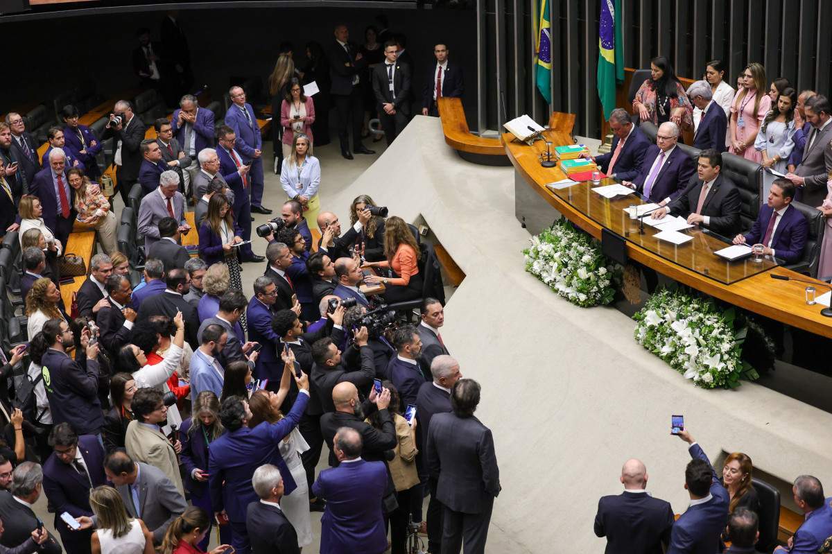 318 parlamentares votaram a favor do benefício aos condenados, enquanto 144 deputados votaram contra/Foto: Fabio Rodrigues-Pozzebom/Agência Brasil