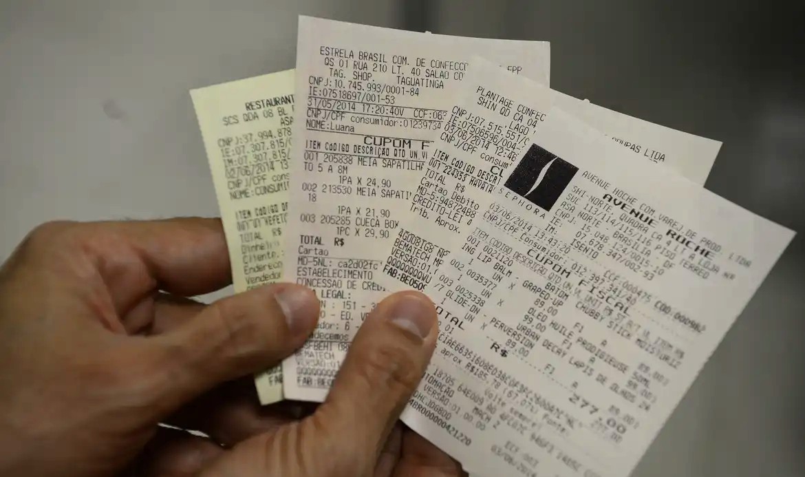 Nos próximos três meses, empresas que não estiverem cumprindo as regras poderão ser notificadas/Foto: Marcello Casal Jr./Agência Brasil