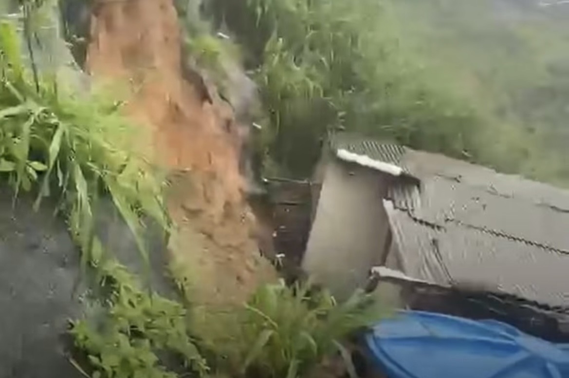 Barreira desliza em Águas Compridas, em Olinda/Foto: Reprodução/Instagram