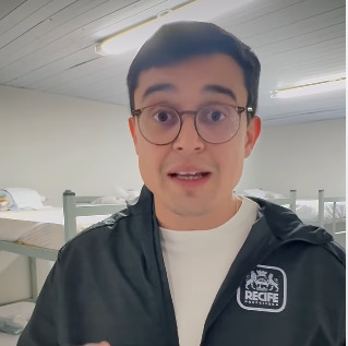 "Nesse momento, a prioridade &eacute; a seguran&ccedil;a das pessoas", diz prefeito ao pedir sa&iacute;da de &aacute;reas de risco no Recife

