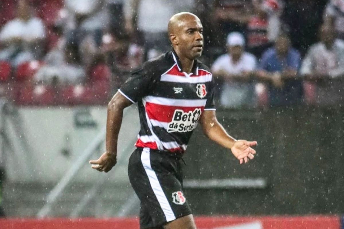 Fabinho, volante do Santa Cruz/Evelyn Victoria/SCFC