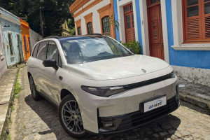 Stellantis confirmou a produ&ccedil;&atilde;o nacional do Leapmotor C10 em sua f&aacute;brica em Goiana (PE)
