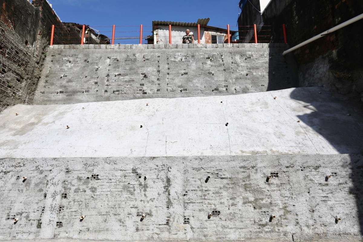 Obras de encostas são entregues na Bomba do Hemetério/Foto:  Hélia Scheppa/Prefeitura do Recife