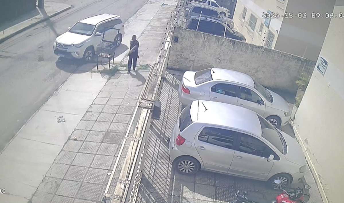 Crime em candeias foi flagrado pro câmera de segurança/Foto: Reprodução/Whatsapp