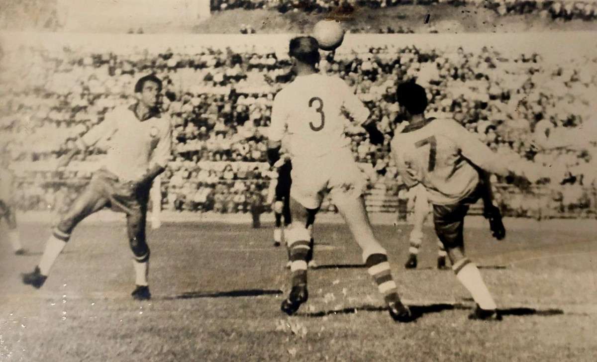 Vavá na Copa de 1962 no Chile (Acervo DP)