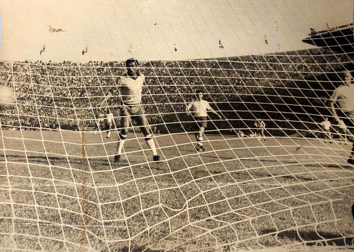 Vavá na Copa de 1962 no Chile (Acervo DP)