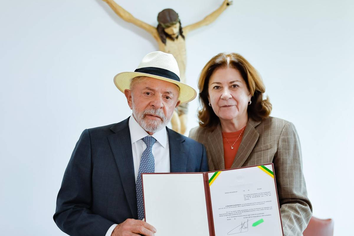 Lula durante assinatura da Medida Provisória que destina R$ 305 milhões para as famílias atingidas pelas chuvas em Pernambuco, Paraíba, e Rio Grande do Sul./Ricardo Stuckert / PR