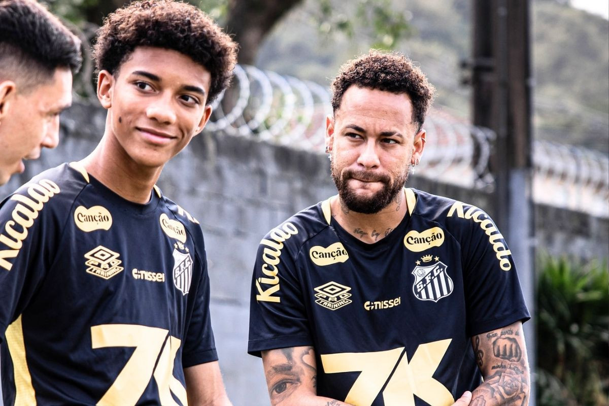 Robinho Jr. e Neymar em treino do Santos/Raul Baretta/Santos FC