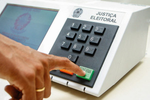 Urna eletr&ocirc;nica garante transpar&ecirc;ncia nas elei&ccedil;&otilde;es