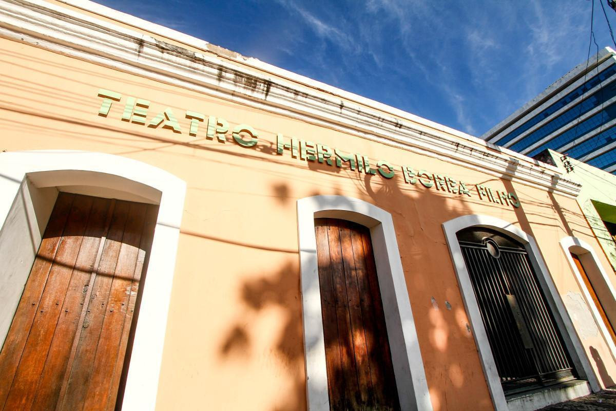 Fachada do Teatro Hermilo Borba Filho/Foto: Marcos Pastich/PCR