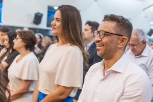 Chiquinho (Solidariedade) assume o comando da Prefeitura de Olinda com a licen&ccedil;a-maternidade da prefeita, Mirella Almeida (PSD)
