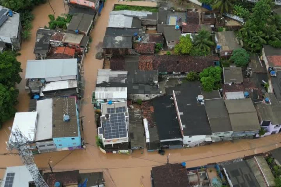 Imagem da Comunidade da Colina, em Jaboatão, após chuva da segunda e terça (5)/CORTESIA/EMMERSON YURI