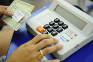 Cidad&atilde;os de todo o pa&iacute;s t&ecirc;m at&eacute; esta quarta-feira (6) para obter o primeiro t&iacute;tulo ou regularizar o documento na Justi&ccedil;a Eleitoral